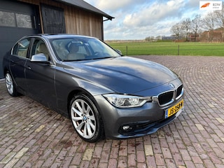 BMW 330e,HYBRIDE, LEER ,NAVI ,TREKHAAK, DUBBELSET WIELEN MET NW WINTERBANDEN.