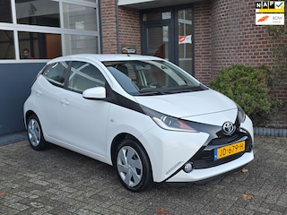 Toyota Aygo 1.0 VVT-i x-play 5DR| Camera |Airco