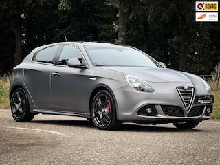 Alfa Romeo Giulietta 1.7 TBi Quadrifoglio Verde | Matt grijs | Bose | Panorama | Leder / alcantara | Navi | Clima | Cruise |