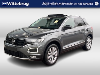 Volkswagen T-Roc 1.5 TSI DSG Style / Panorama dak / Virtual cockpit / Led verlichting / Navigatie / Achteruitrij camera
