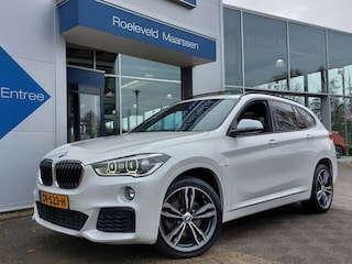 BMW X1 sDrive20i 192pk High Executive M-Sport | Navi | Apple Carplay | Adap.Cruise | Leder+Verwarmd+Elek.Verstel | Panorama Schuifdak | Keyless Entry | Led Koplampen | Privacy Glass | 19''lm