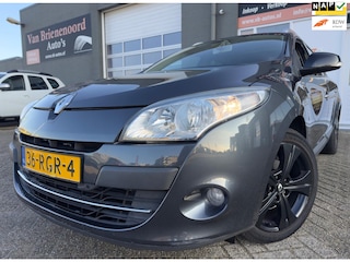 Renault Mégane Estate 1.4 TCe Bose van 2de Eigenaar met panoramadak en navigatie en airco en bluetooth telefoon