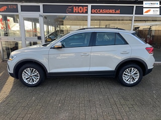 Volkswagen T-Roc 1.5 TSI Life Edition AUTOMAAT/NAVI/TREKHAAK