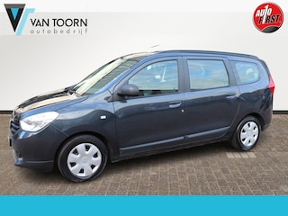 Dacia Lodgy 1.2 TCe Ambiance 5p. Veel ruimte, goed onderhouden met trekhaak.