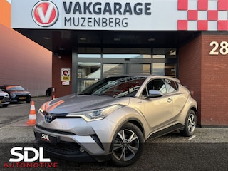 Toyota C-HR 1.8 Hybrid Style // LED VERLICHTING // NAVI // CAMERA // ADAPTIVE CRUISE // CLIMA // DODENHOEK SENSOR //