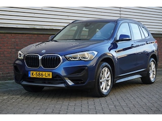 BMW X1 sDrive20i Executive Edition/Head-Up/Sportstoelen/ LED/Trekhaak.