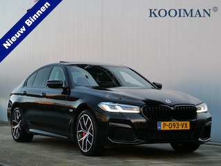 BMW 520e Business Edition Plus 204 Pk Automaat Navi / Leer / Schuidak / Camera / Apple Carplay / M-pakket