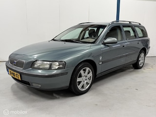 Volvo V70 2.4 Comfort Line AUTOMAAT / LEER / APK 01-2027