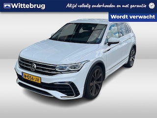 Volkswagen Tiguan 1.5 TSI R-Line / 20" LMV / Navigatie  / App connect / Camera / Parkeersensoren V+A