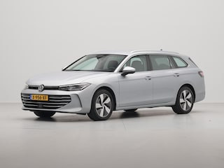 Volkswagen Passat Variant 1.5 eTSI 150pk DSG Business Trekhaak Stoel/Stuurverwarming Navigatie Camera Side Assist 142
