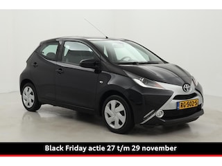 Toyota Aygo 1.0 VVT-i x-play | Airco | Camera | Elektrische ramen voor | Bluetooth