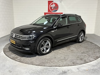 Volkswagen Tiguan 1.5 TSI ACT Highline Business R, Bomvol, Pano, Navi, El.a klep, Wegkl. trekhaak, 19 inch, Xenon, Parkeersensoren, Apple carplay, Licht, Regensensor, Headup display