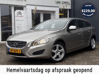 Volvo V60 1.6 T4 Kinetic | 180 PK | Automaat | Trekhaak | Climate Control | Stoelverwarming | Navigatie