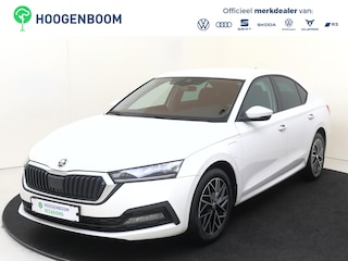 Skoda Octavia 1.4 TSI iV PHEV Business Edition | Trekhaak | Cruise control | CarPlay | Stoel- en stuurwielverwarming | Verwarmde voorruit | Achterbank verwarmd | 3-zone airco |