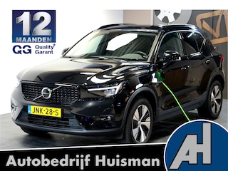 Volvo XC40 1.5 T4 Plug-in Hybrid 155kW/211pk DCT7 Plus Dark FACELIFT! HARMAN/KARDON PREMIUM + EL.TREKHAAK + CLIMA + CRUISE + NAVI SENSUS + LANE ASSIST + SPORTSTOELEN + KEYLESS ENTRY&GO + EL.ACHTERKLEP + CAMERA + PD-GLASS + PARKSENSOREN V&A + 18" LM-VELGEN!!