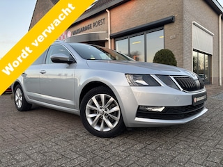 Skoda Octavia Combi 1.0 TSI Upgrade Business Edition Trekhaak / Navigatiesysteem / Stoelverwarming