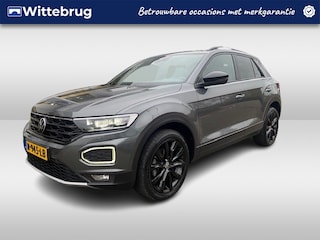 Volkswagen T-Roc 1.5 TSI 150pk Sport / Black Style / LED / Leer / Navigatie / Parkeersensoren V+A / 18" LMV