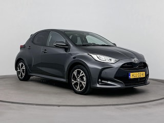 Toyota Yaris 1.5 Hybrid 115 Dynamic | Dodehoek | Parkeersensoren voor/achter | Stoelverwarming | Stuurverwarming | Apple Carplay / Android Auto | Navigatie | LED