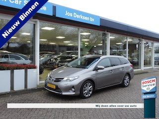 Toyota Auris Touring Sports 1.8 Hybrid Executive - Pano | PDC v+a | Camera | Stoelverw. | Trekhaak