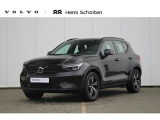 Volvo XC40 B4 Plus Dark Semi elektrische trekhaak | Premium audio by Harman Kardon | Verwarmbare voorstoelen, stuurwiel en voorruit | Apple carplay/Android auto | 18 inch Lichtmetalen velgen | Achteruitrijcamera