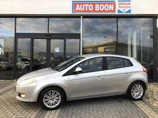 Fiat Bravo 1.4 120PK AUTOMAAT T-JET DYNAMIC CLIMA/PDC/LMV/ BLUE&ME/LEDERENSTUURWIEL.MULTI/. 1 EIG./NL AUTO/KM=NAP
