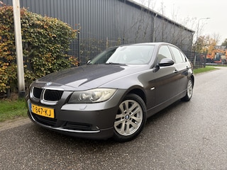 BMW 318i Executive / AIRCO / STOELVERWARMING / KEYLESS / ROLLO / 165dkm!