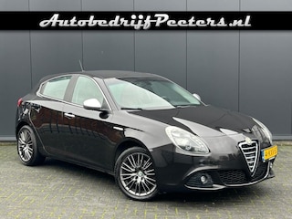 Alfa Romeo Giulietta 1.4T Automaat Leder Navi Cruise PDC Afn.tekhaak