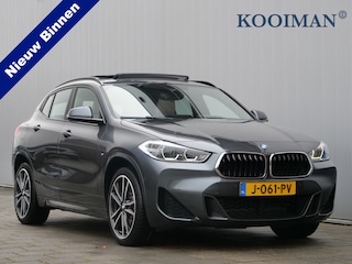 BMW X2 xDrive25e High Executive 220 Pk Automaat Navigatie / M-pakket / Leer / Schuifdak / Camera / DAB