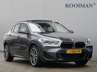 BMW X2 xDrive25e High Executive 220 Pk Automaat Navigatie / M-pakket / Leer / Schuifdak / Camera / DAB