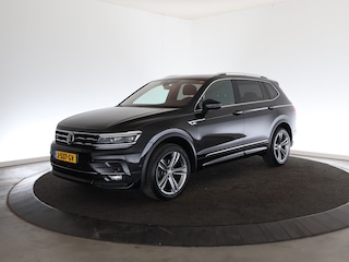Volkswagen Tiguan 1.5 TSI Highline Business R 7p. | Trekhaak | Panoramadak | Camera |