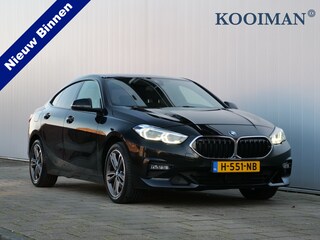 BMW 218i Executive Edition 141 Pk Automaat Navigatie / DAB / Apple Carplay / PDC / Sportstoelen