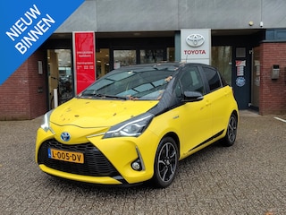 Toyota Yaris 1.5 Hybrid Bi-Tone PANODAK STOELVERW KEYLESS 4S-BANDEN NAVI CLIMA CRUISE BLUETOOTH LM-VELGEN PRIVACY GLASS