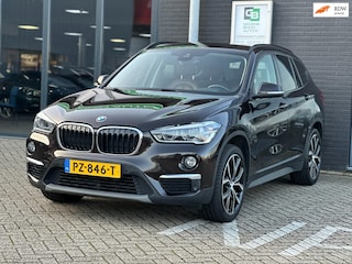 BMW X1 SDrive18i Centennial High Executive/NAV/LEDER/TREKHAAK/AUTOMAAT/NETTE STAAT!!
