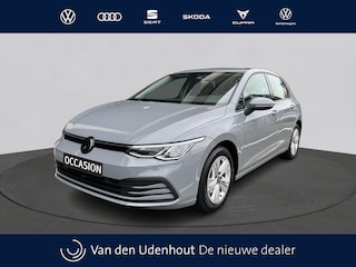 Volkswagen Golf 1.0 TSI Life | Navigatie Discover Pro | Camera | All Season banden |