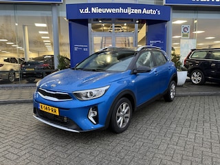 Kia Stonic 1.0 T-GDi MHEV DynamicLine Automaat 1ste eigenaar Fabrieksgarantie Trekhaak afneembaar info: M.Safari 0492588976