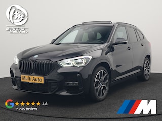 BMW X1 xDrive25e M Sport Plug In Hybrid 221pk Dealer O.H. PHEV | Trekhaak Afn. | Panodak | Head Up | Adaptive Cruise | Camera | Harman & Kardon | Lederen Sportstoelen Verwarmd | Sfeerverlichting | Apple Carplay | Keyless | 19"L.M | DAB |
