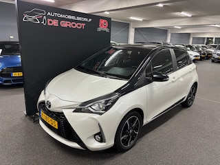 Toyota Yaris 1.5 VVT-i Design Red met Navigatie, Achteruitrijcamera met Parkeersensoren voor en achter, Airco,