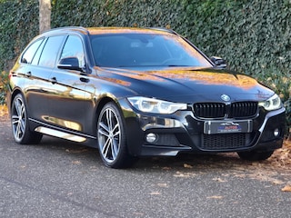 BMW 3-serie Touring F31 320i M Sport X-drive Trekhaak Apple CarPlay dig.dash 19inch 320i xDrive M Sport Edition