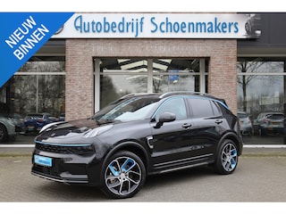 Lynk & Co 01 1.5 261PK! MY23+6.6Kwh LADEN! ZWARTE-HEMEL ROLHOES MY23 360-CAMERA PANO/SCHUIF INFINITY DAB NAVI CARPLAY CAMERA STOELVERWARMING ELEK.ACHTERKLEP 20"LMV