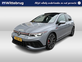 Volkswagen Golf 2.0 TSI GTI Clubsport / AUTOMAAT/ 300 PK/ PANO/ HARMAN KARDON/ CAMERA/ PARK. SENSOREN/ LEDEREN MEMORY SEATS/ STOEL VERWARM. EN VENTILATIE/ IQ. LIGHT/ HEAD-UP DISPLAY/ NAVI/ CLIMA/ 19" LMV