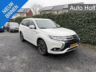 Mitsubishi Outlander 2.0 PHEV Prestige | Leer | Schuifdak | Navi | Autom. Airco | Cruise Control | Stoel + Stuur verwarming | Trekhaak | Privacy Glass | PDC | 360 Camera | Nieuwe APK!