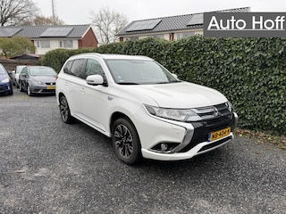Mitsubishi Outlander 2.0 PHEV Prestige | Leer | Schuifdak | Navi | Autom. Airco | Cruise Control | Stoel + Stuur verwarming | Trekhaak | Privacy Glass | PDC | 360 Camera | Nieuwe APK!
