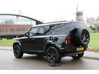 Land Rover Defender 110 2.0 P400e PHEV Hybride 110 HSE Aut Blackout Edition Pano 1e eigenaar Nieuw Staat