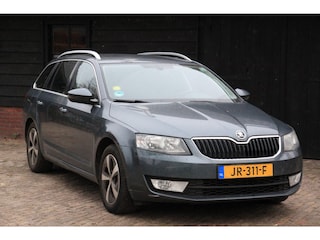 Skoda Octavia Combi 1.6 TDI Greenline Ambition Businessline Navigatie/Parkeersensor v,a/Stoelverwarming/Apk 08-2026