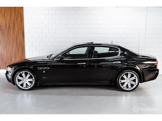 Maserati Quattroporte 4.2 ZF AUT. OPENDAK ELEK STOELEN PDC CRUISE LED BLACK& BLACK & BLACK COMPLETE HISTORIE