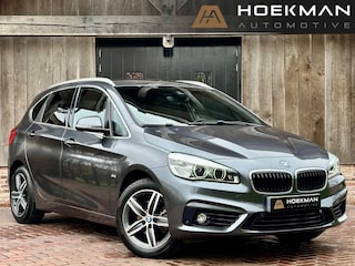 BMW 2-serie Tourer 218i Executive Sport Line Automaat | LED, Trekhaak, Navigatie, Camera, Parkeersensoren, Getint Glas, 17”