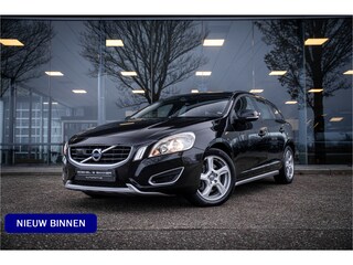 Volvo V60 2.0T Kinetic 203pk Driver Support ** Exterior Styling ** Trekhaak 1.800kg trekgewicht!