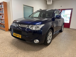 Mitsubishi Outlander 2.0 Intense+ 7-Persoons | Trekhaak | Navi