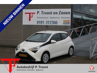 Toyota Aygo 1.0 VVT-i x-play Lage kilometerstand/Achteruitrijcamera/App connect/Airco/Orig. NL auto/Begrenzer