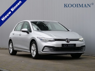 Volkswagen Golf 1.0 eTSI Life Business 111 Pk Automaat Navigatie / Apple Carplay / DAB / Camera